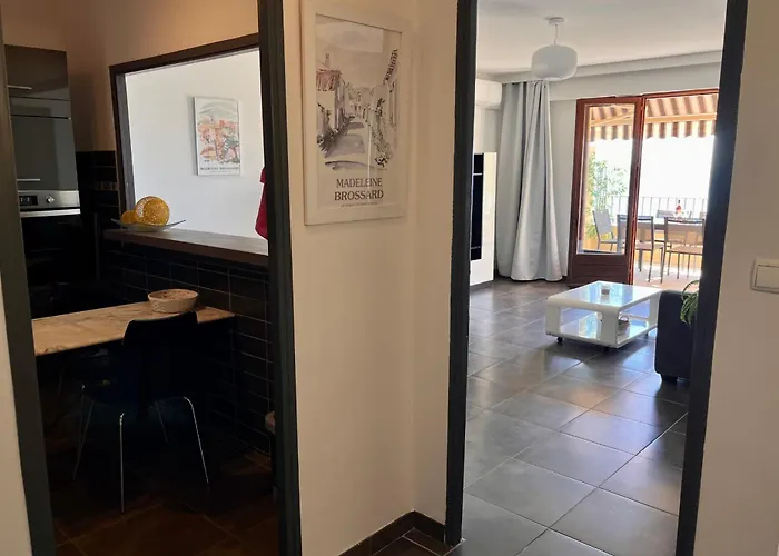 Apartment Dany - With Large Balcony And Sea View