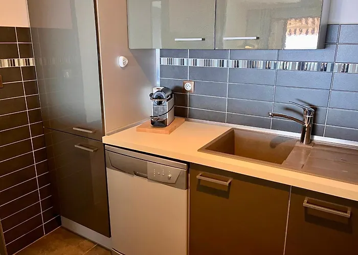 Apartment Dany - With Large Balcony And Sea View