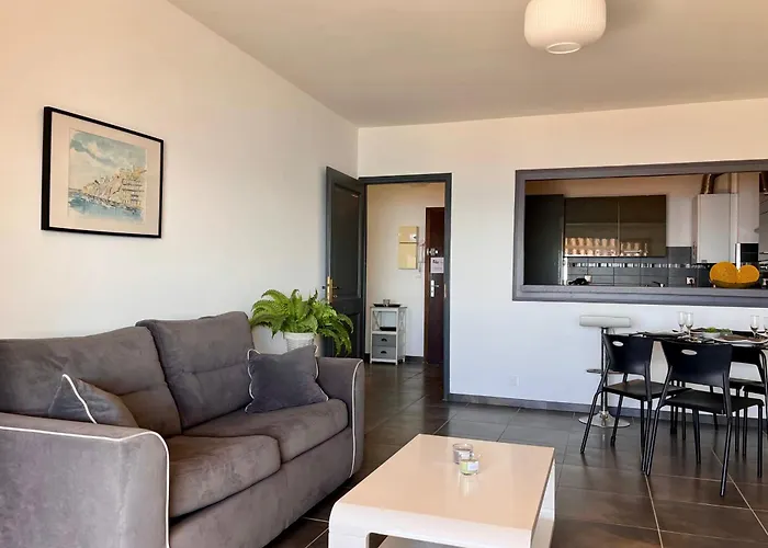 Dany - With Large Balcony And Sea View Apartment *